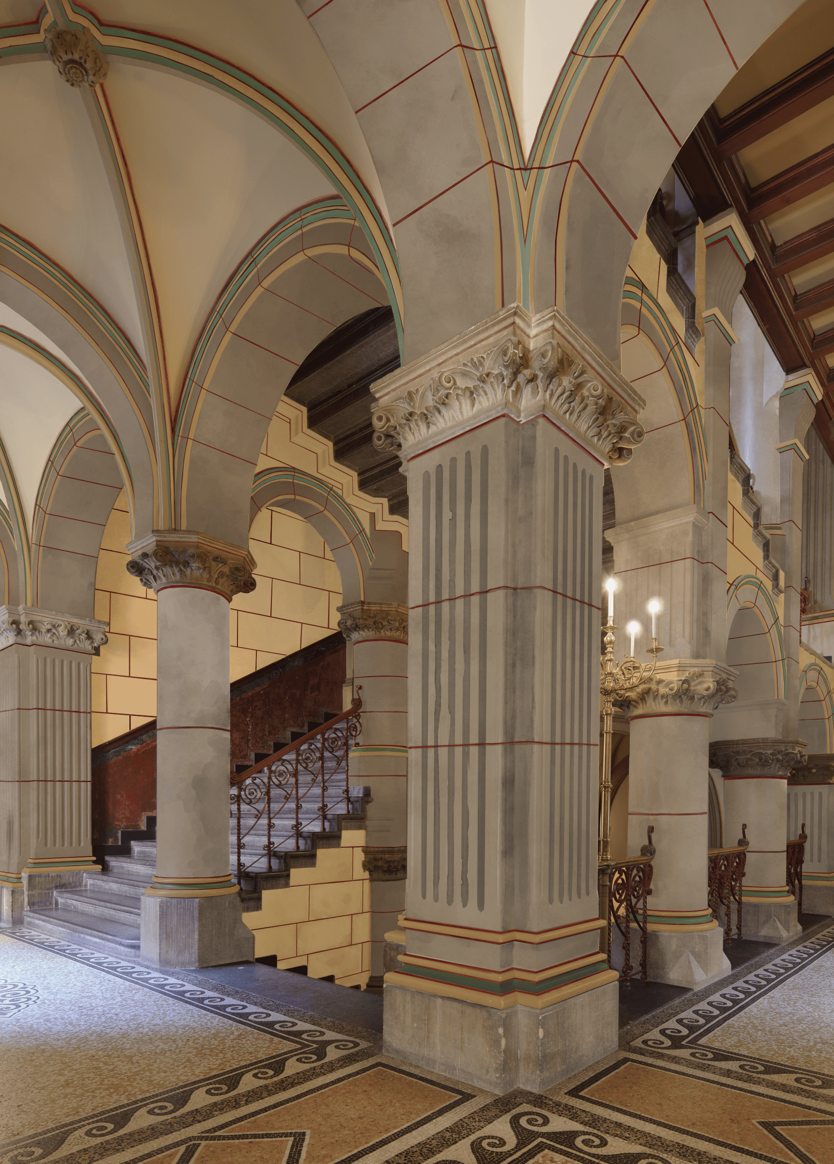 Impressie trappehuis gebouw J met nieuw schilderwerk