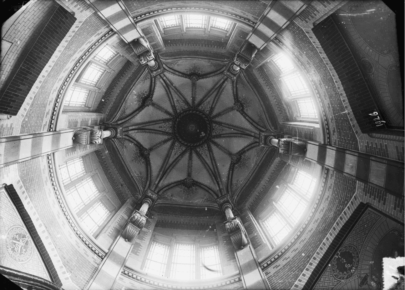 Gewelf ambtenarentrap gebouw J met originele beschildering