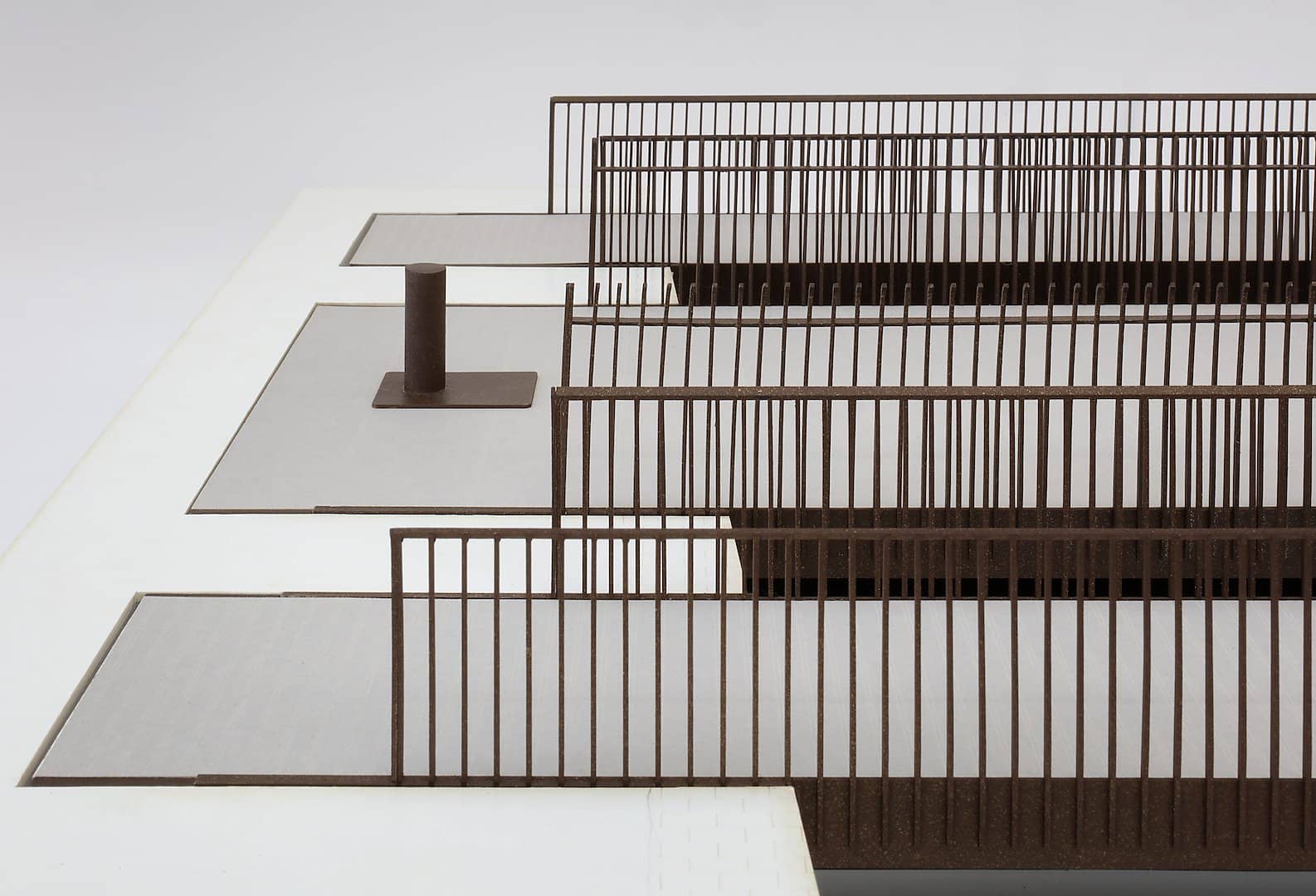 Zijaanzicht van maquette met de drie bruggen