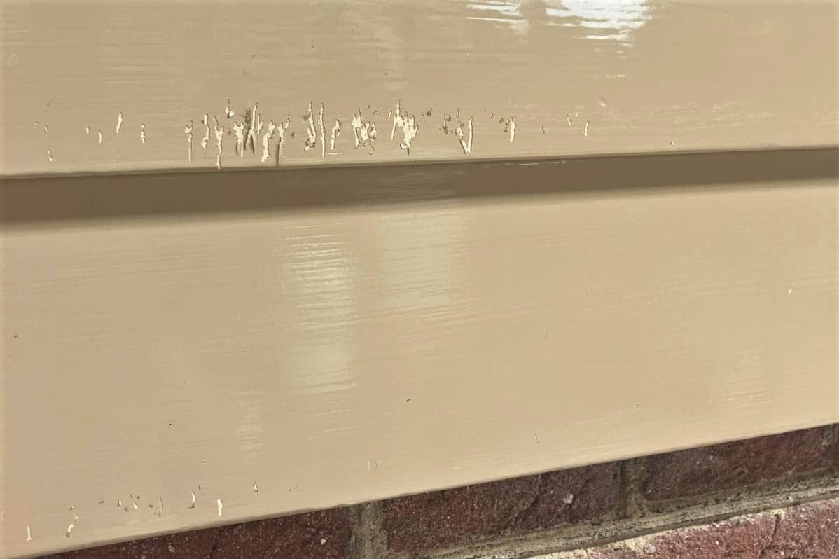 Houten beige rand met verschillende krassen