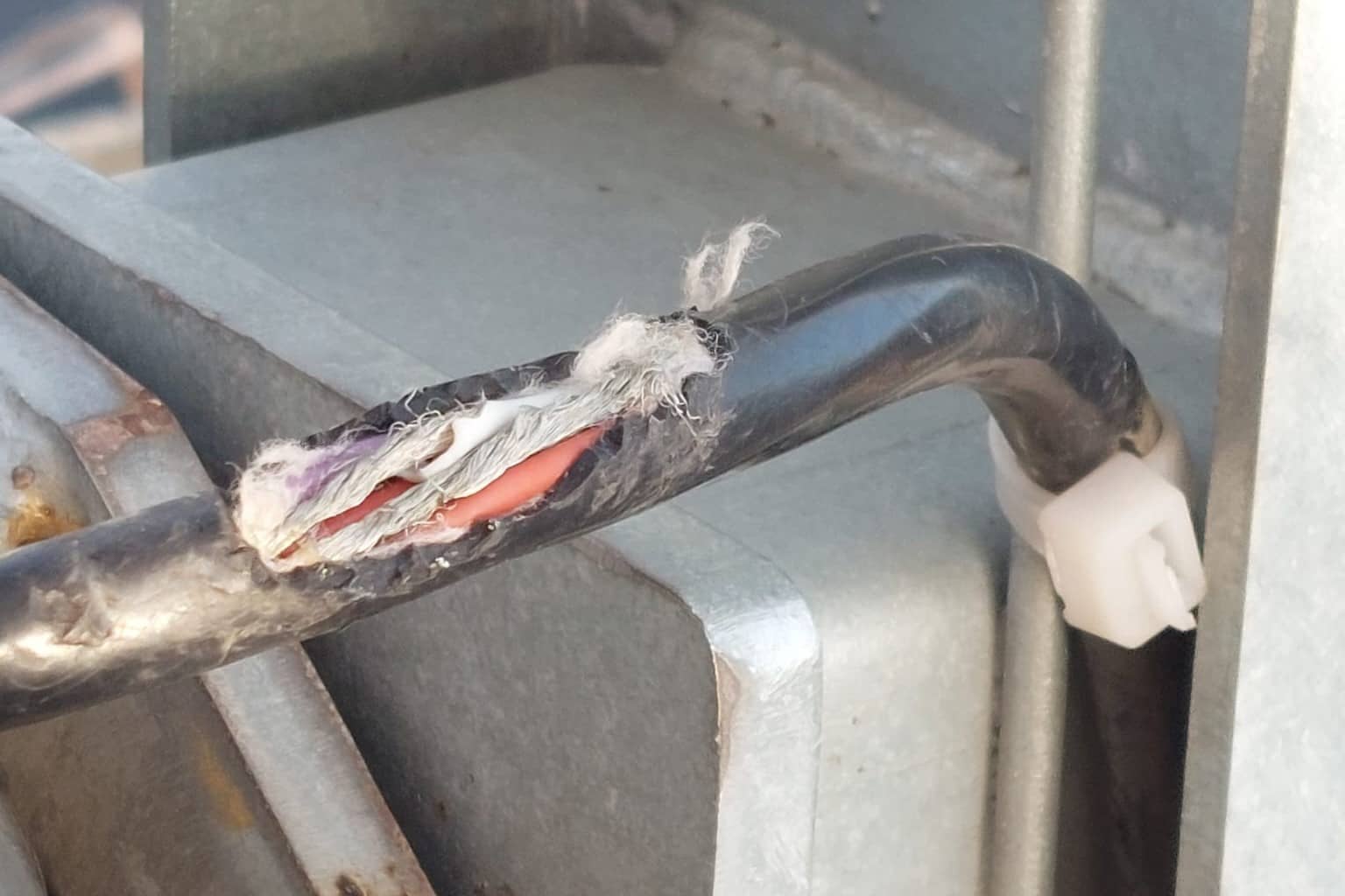 Beschadigde elektriciteitskabel