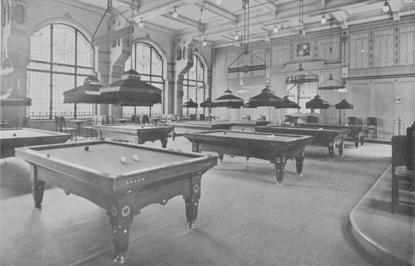 Historische foto van biljartzaal in voormalig Hotel Central