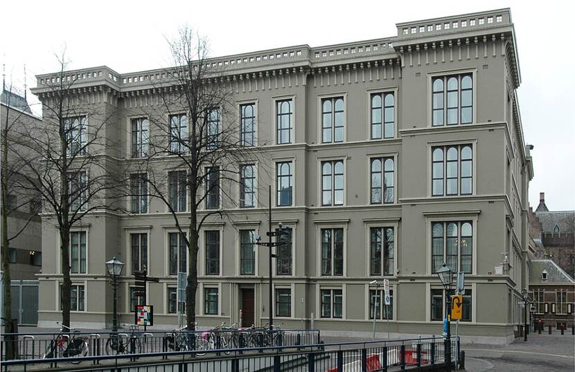 Het voormalig ministerie van Koloniën in 2012, gezien vanaf het Plein
