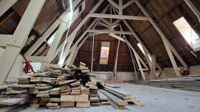 Zolderruimte gebouw C met balkconstructie