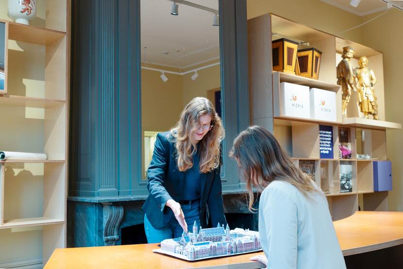 Receptie van het Informatiecentrum Binnenhof Renovatie