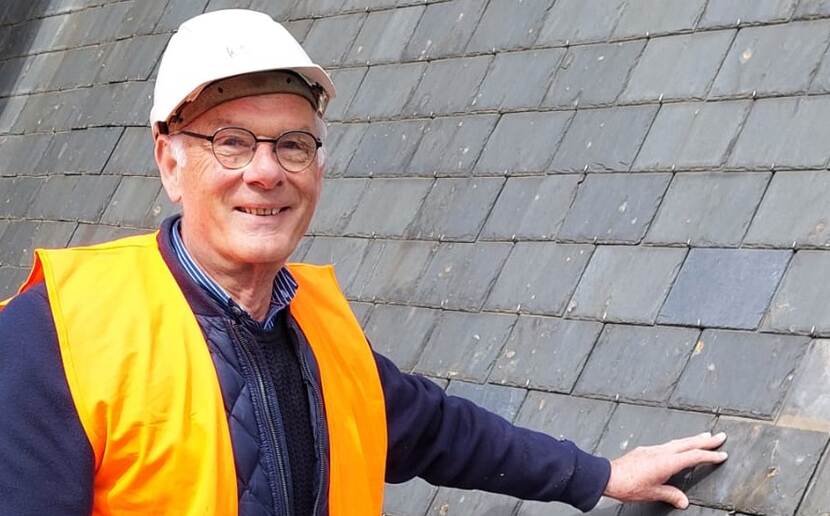 Klaas Schoots op het dak van de Eerste Kamer