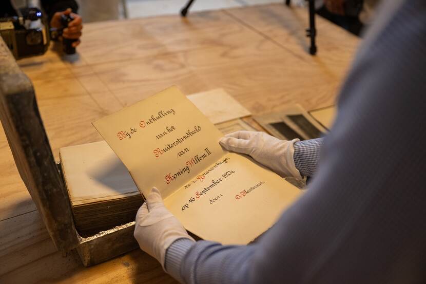 Voorkant lofdicht met tekst 'Bij de onthulling van het standbeeld van Willem II'