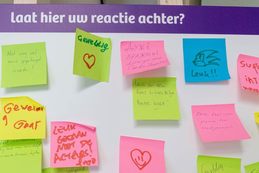 Bord met post-its met reacties van bezoekers op Open Monumentendag 2023: 'leuk', 'geweldig' en 'het mag wel eens opgeknapt worden!' staat er onder andere