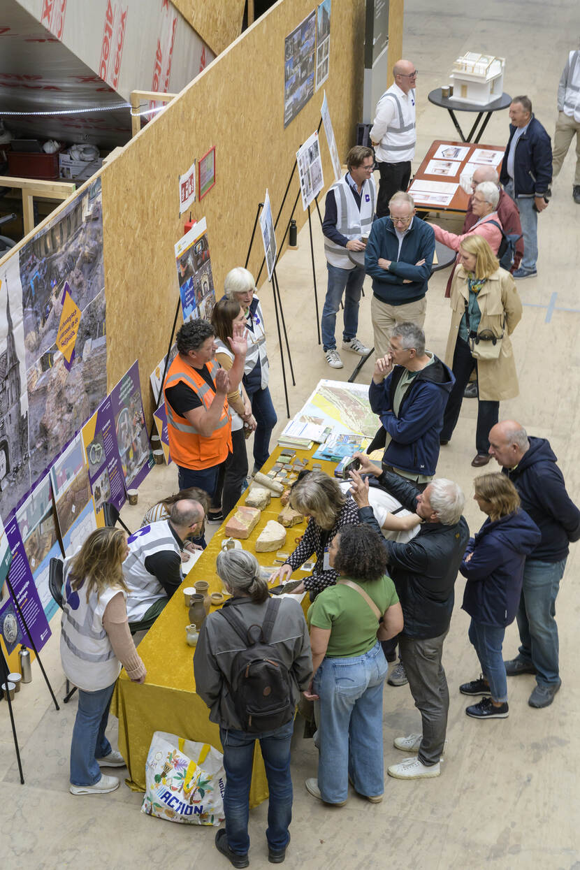 Open Monumentendag 2025: drukte bij de stand van archeologie Den Haag
