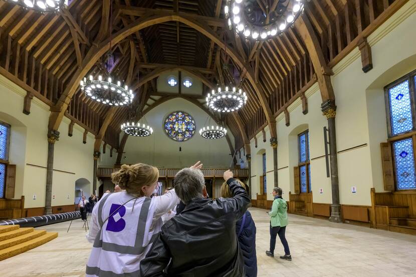 Open Monumentendag Binnenhof 2025: publiek in de Ridderzaal