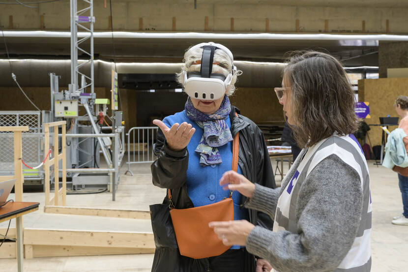 Open Monumentendag 2025: bezoeker met VR-bril in de Statenpassage